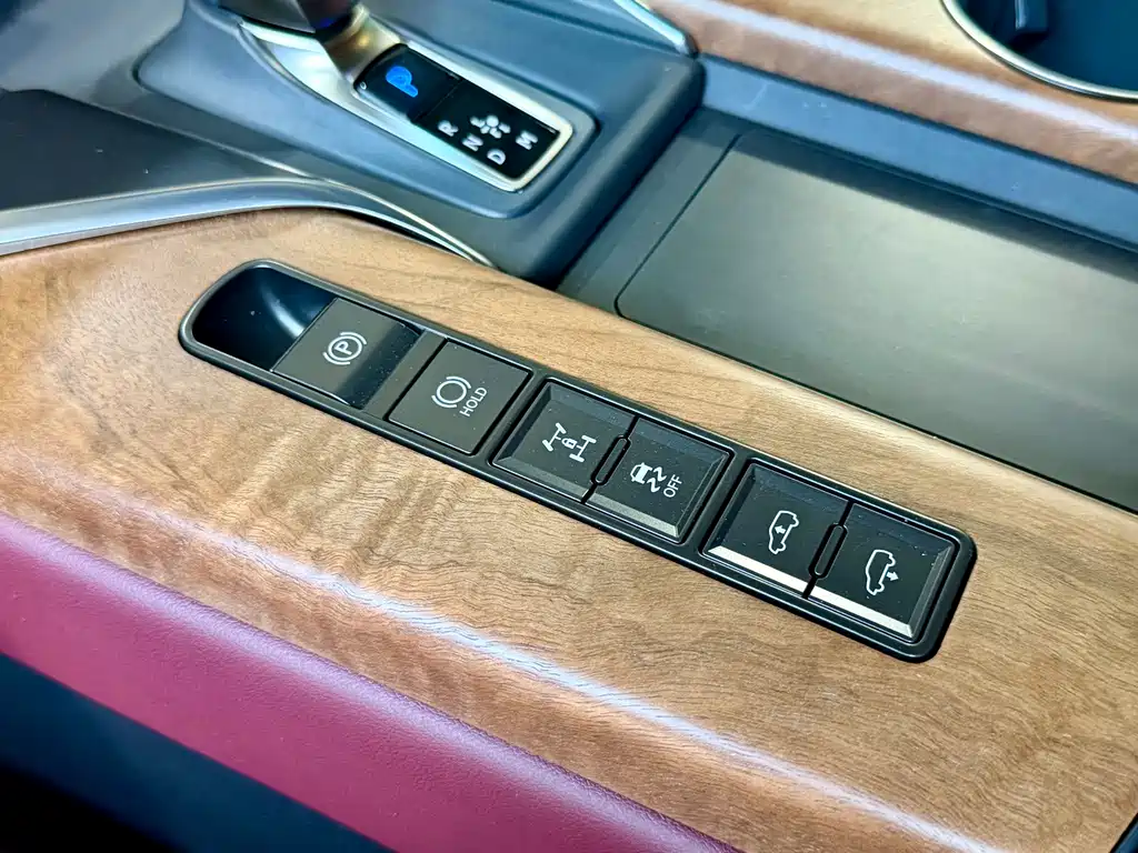 Lexus LX — фото 11