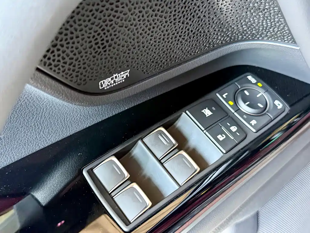 Lexus LX — фото 13