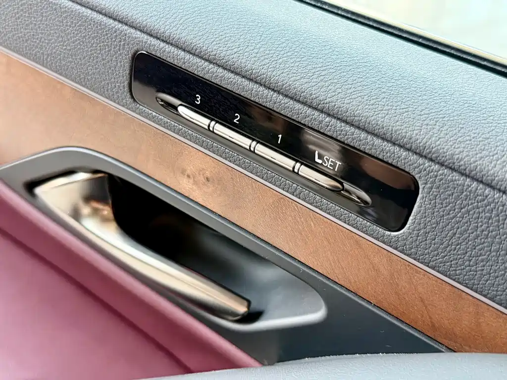 Lexus LX — фото 14