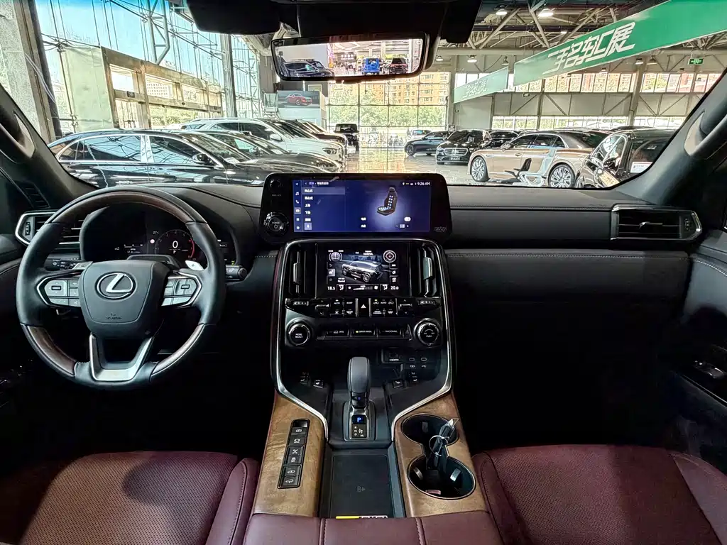 Lexus LX — фото 18