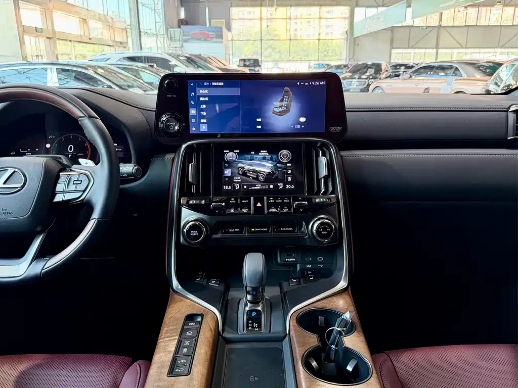 Lexus LX — фото 19