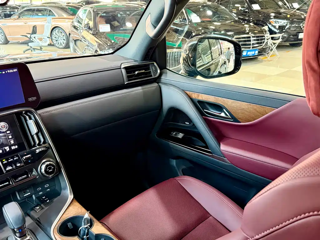 Lexus LX — фото 20