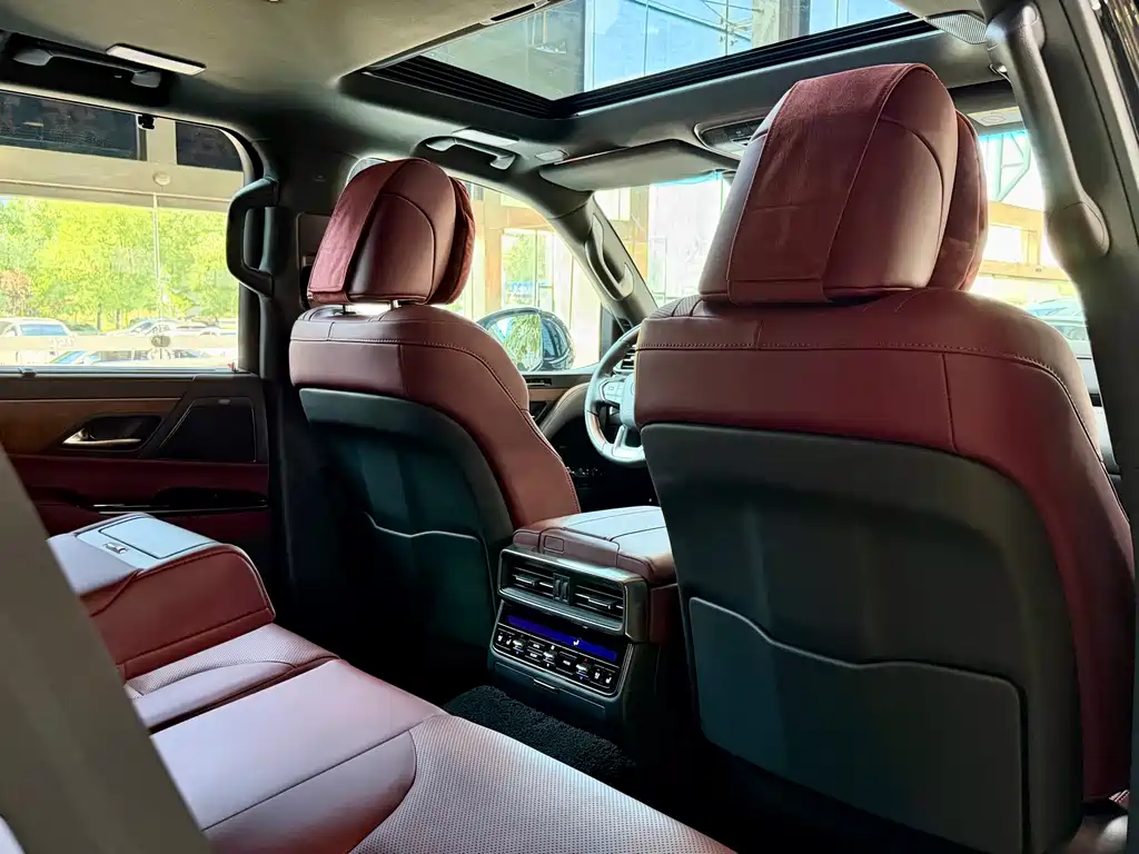 Lexus LX — фото 30