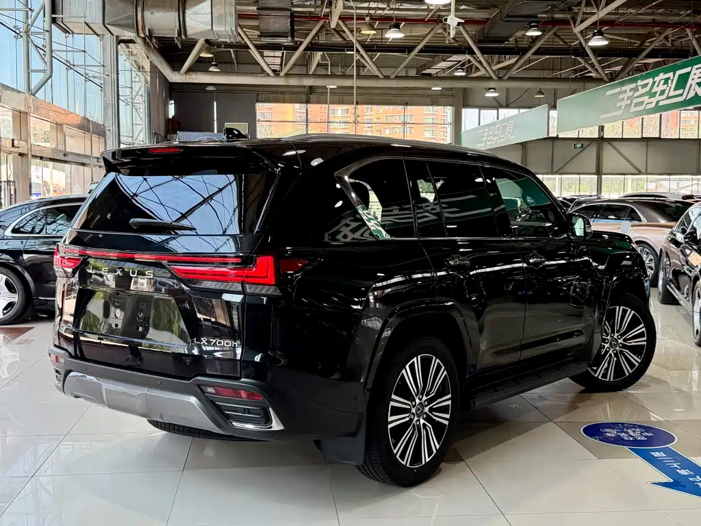 Lexus LX — фото 34