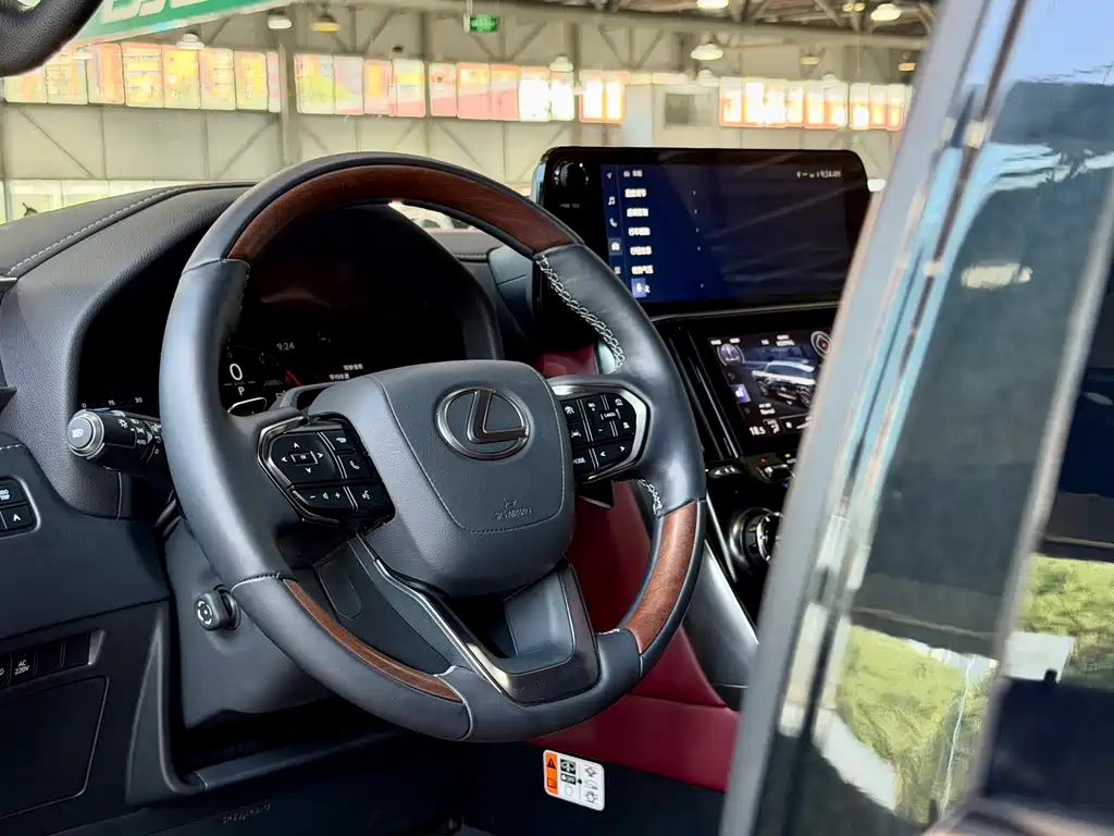 Lexus LX — фото 5