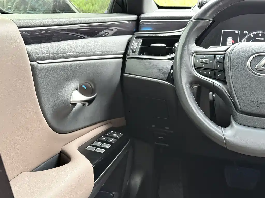 Lexus ES — фото 15