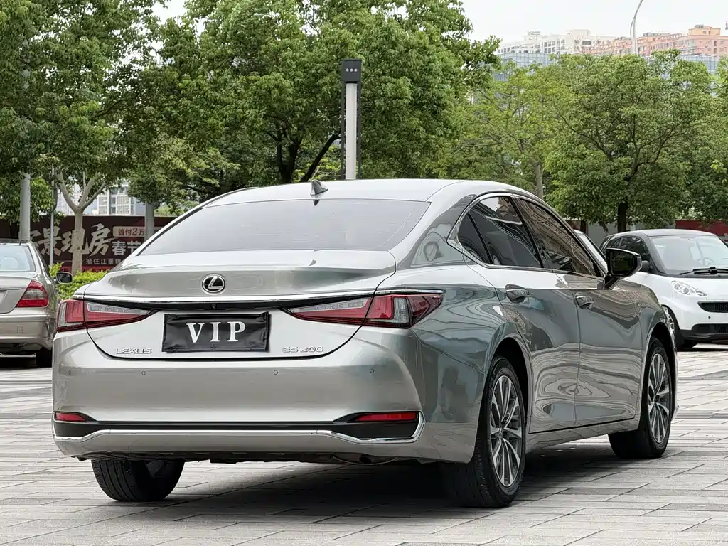 Lexus ES — фото 4