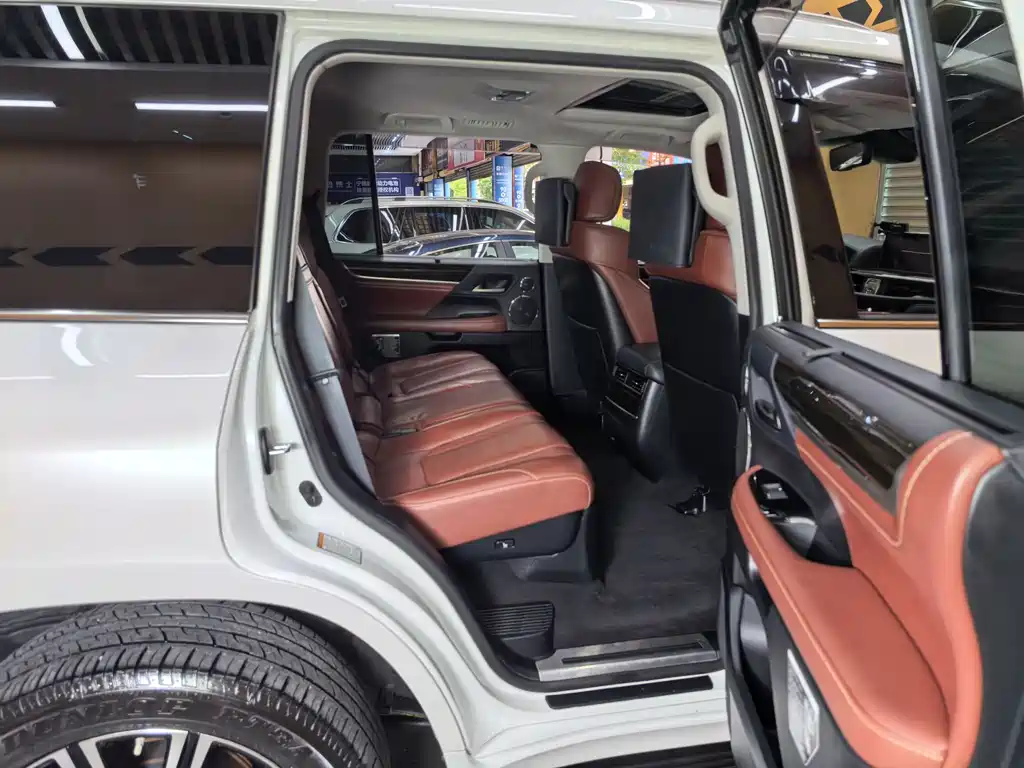 Lexus LX — фото 14