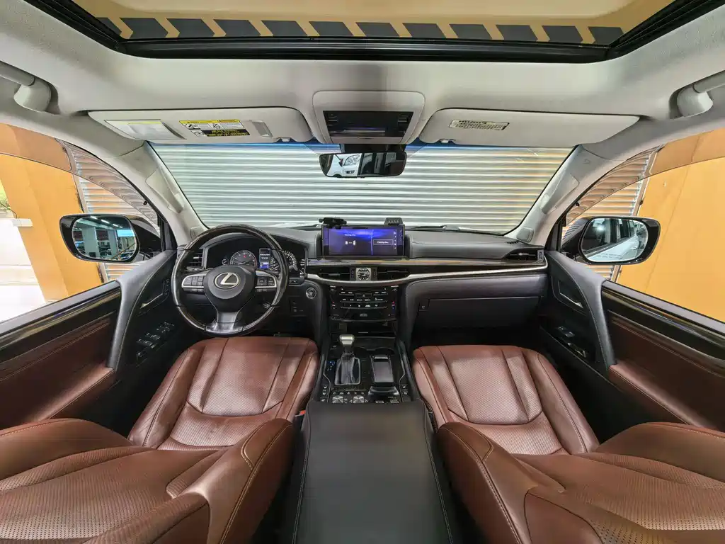 Lexus LX — фото 15