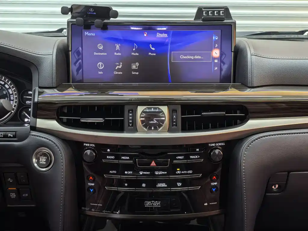 Lexus LX — фото 18
