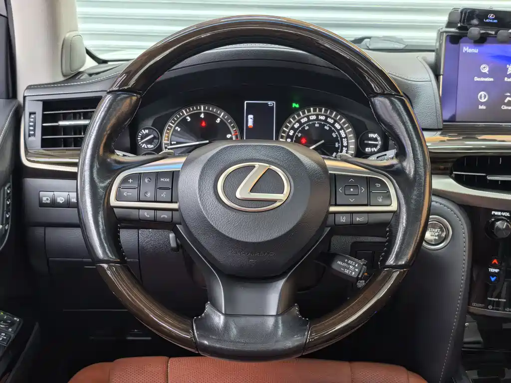Lexus LX — фото 20
