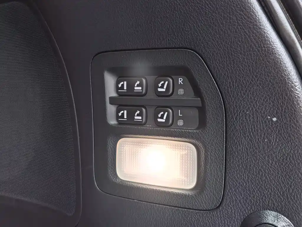 Lexus LX — фото 24