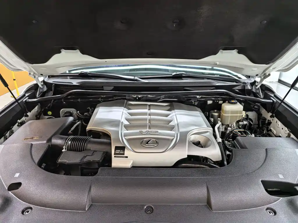 Lexus LX — фото 25