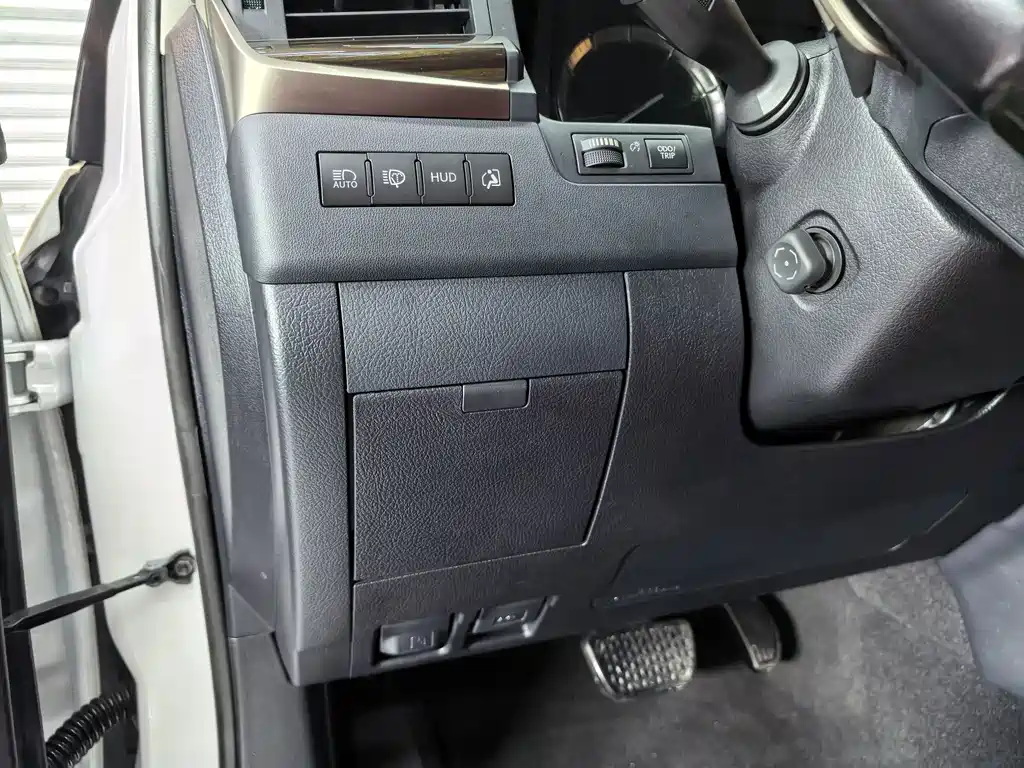 Lexus LX — фото 9