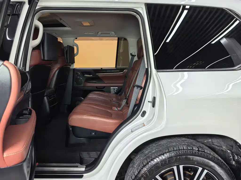 Lexus LX — фото 10