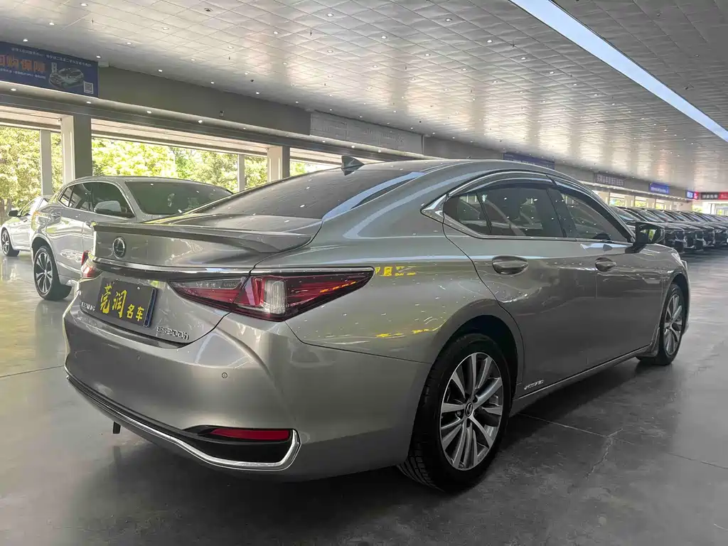 Lexus ES — фото 4
