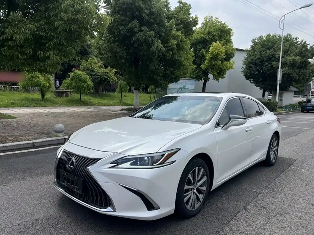 Lexus ES — фото 2