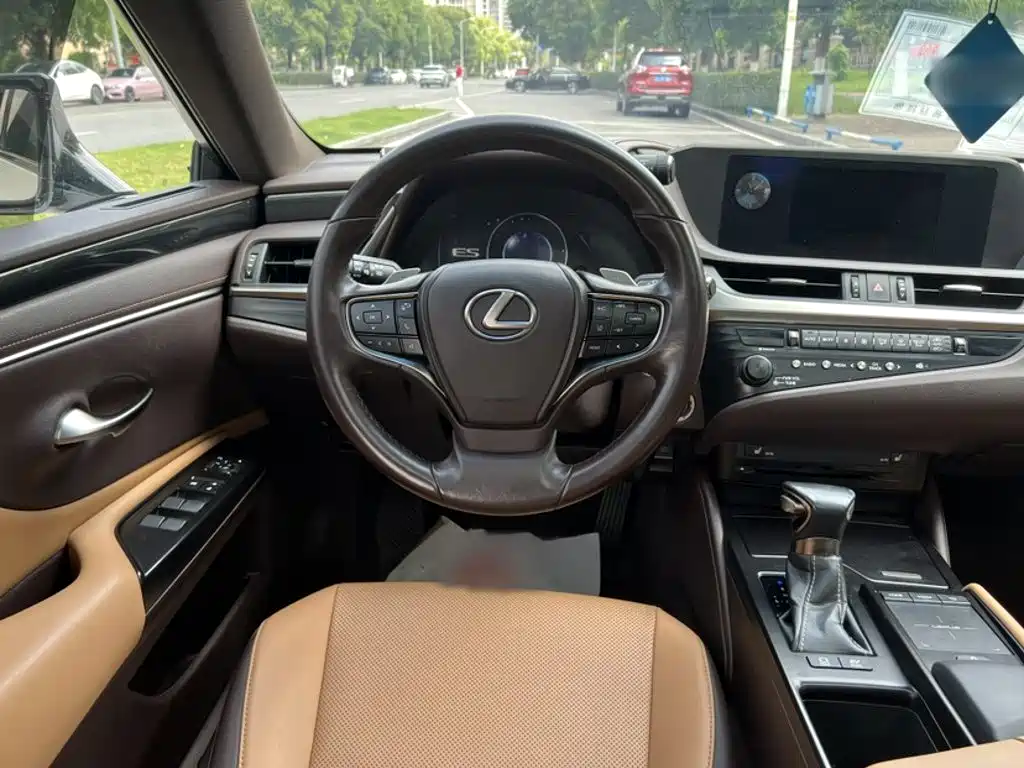 Lexus ES — фото 13