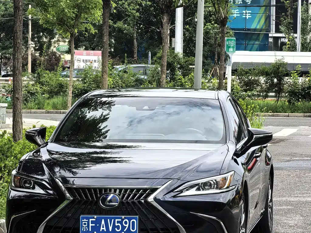 Lexus ES — фото 10