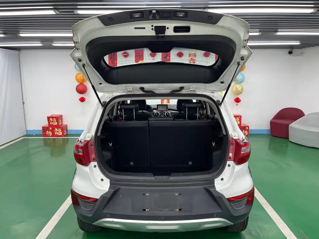 BAIC New Energy EX — фото 23