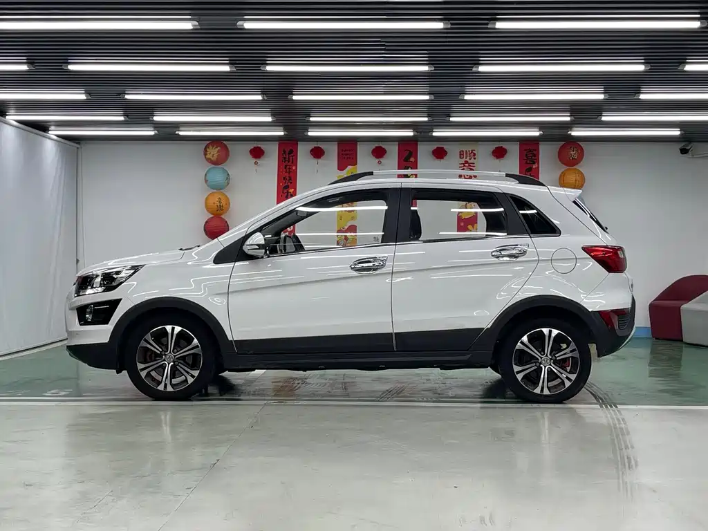 BAIC New Energy EX — фото 4
