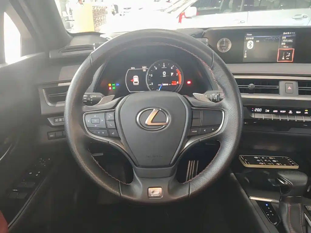 Lexus UX — фото 11