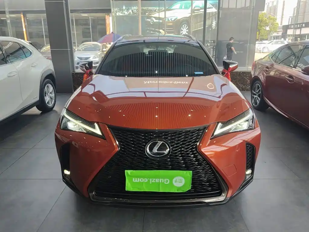 Lexus UX — фото 3