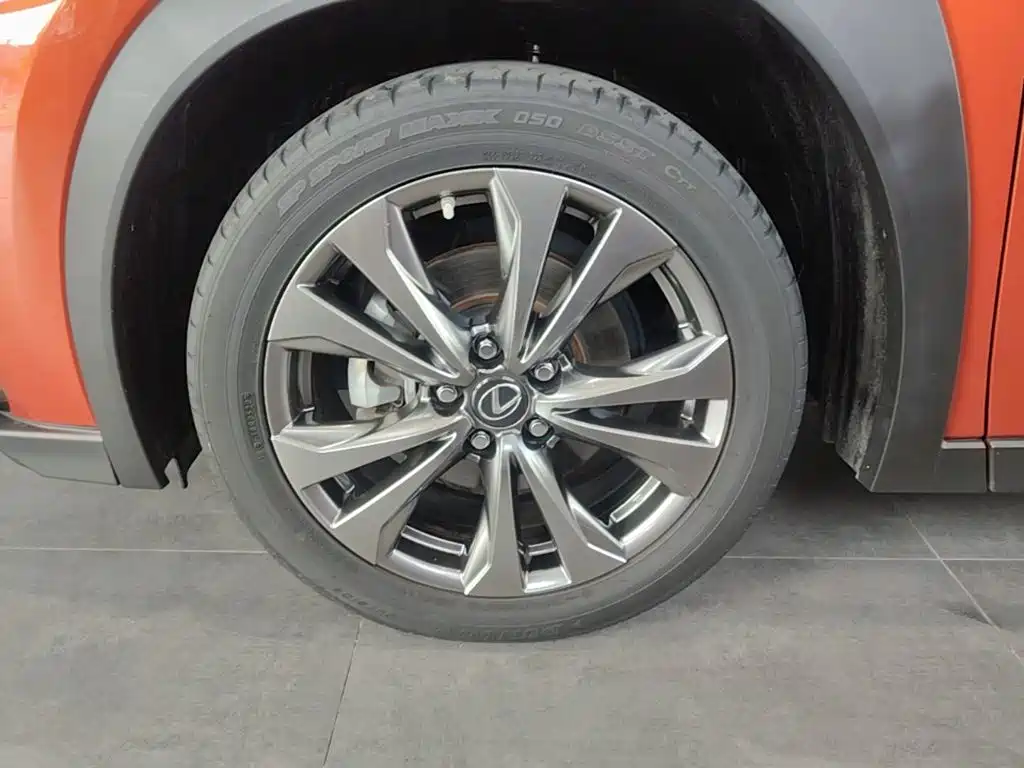 Lexus UX — фото 23