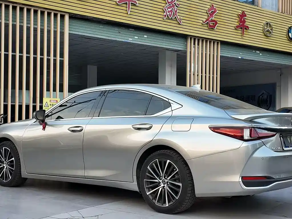 Lexus ES — фото 9
