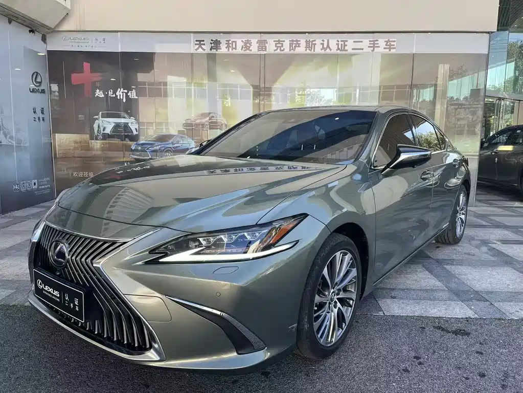 Lexus ES