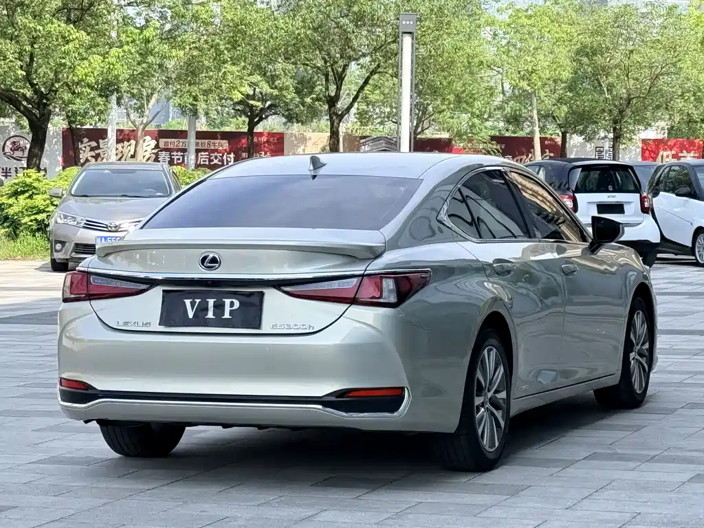 Lexus ES — фото 3