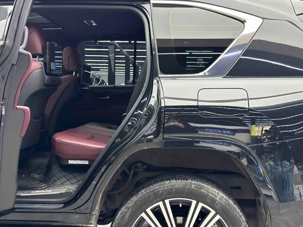 Lexus LX — фото 7