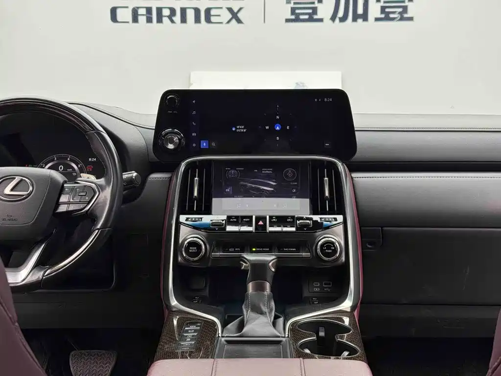 Lexus LX — фото 10