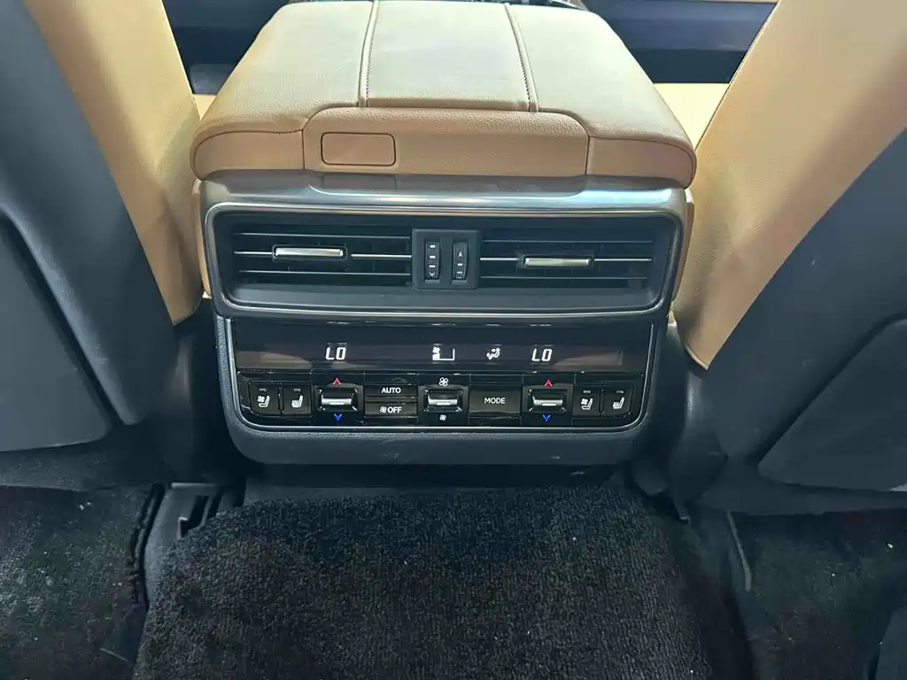Lexus LX — фото 11