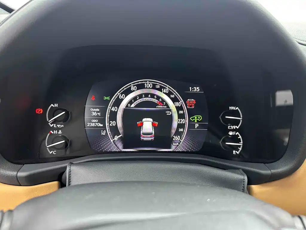 Lexus LX — фото 14