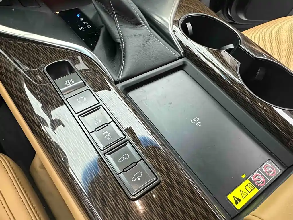 Lexus LX — фото 15
