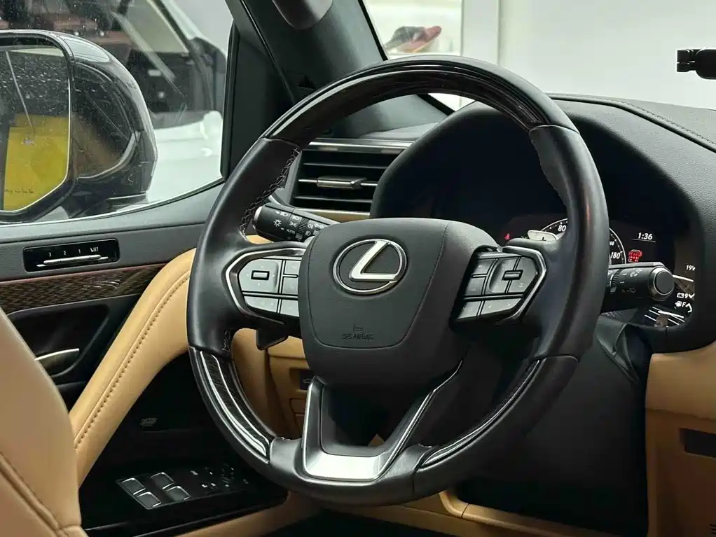 Lexus LX — фото 17