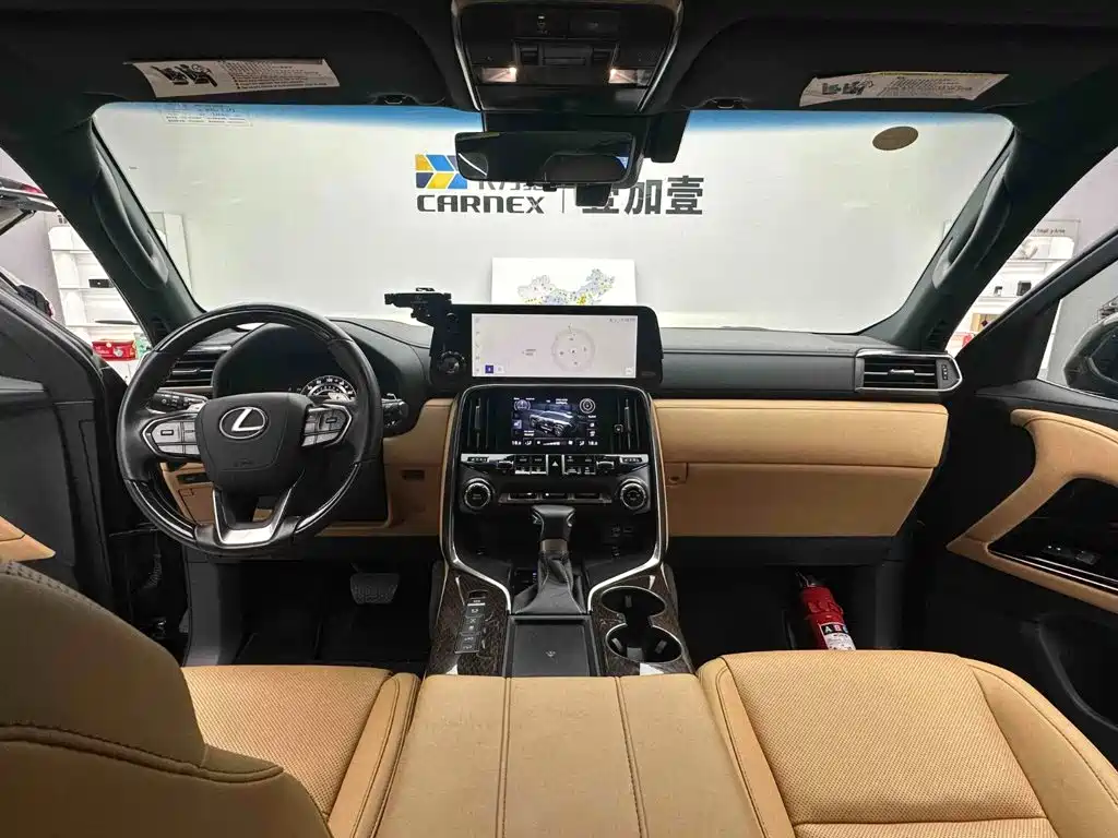 Lexus LX — фото 8
