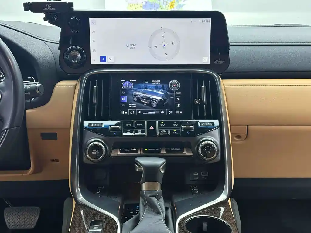 Lexus LX — фото 9