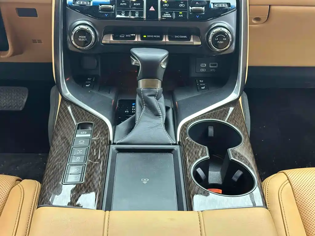 Lexus LX — фото 10