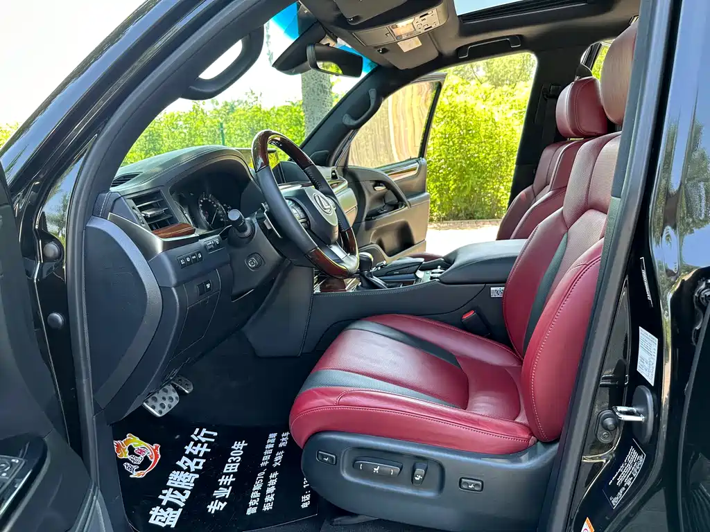 Lexus LX — фото 11