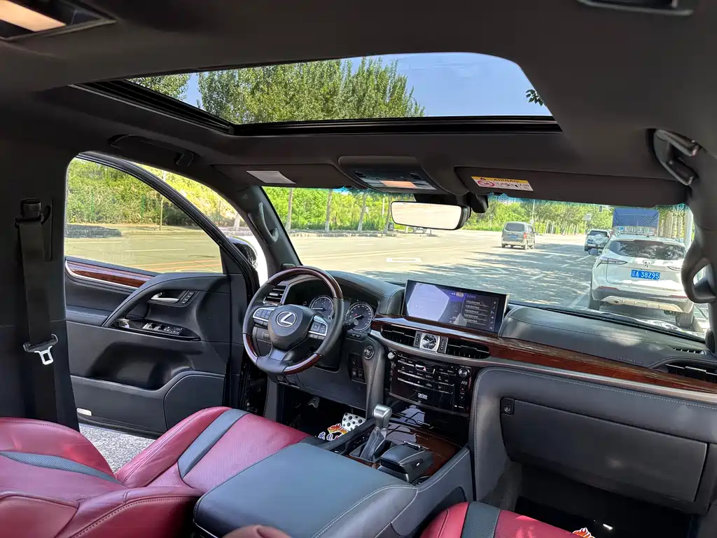 Lexus LX — фото 15