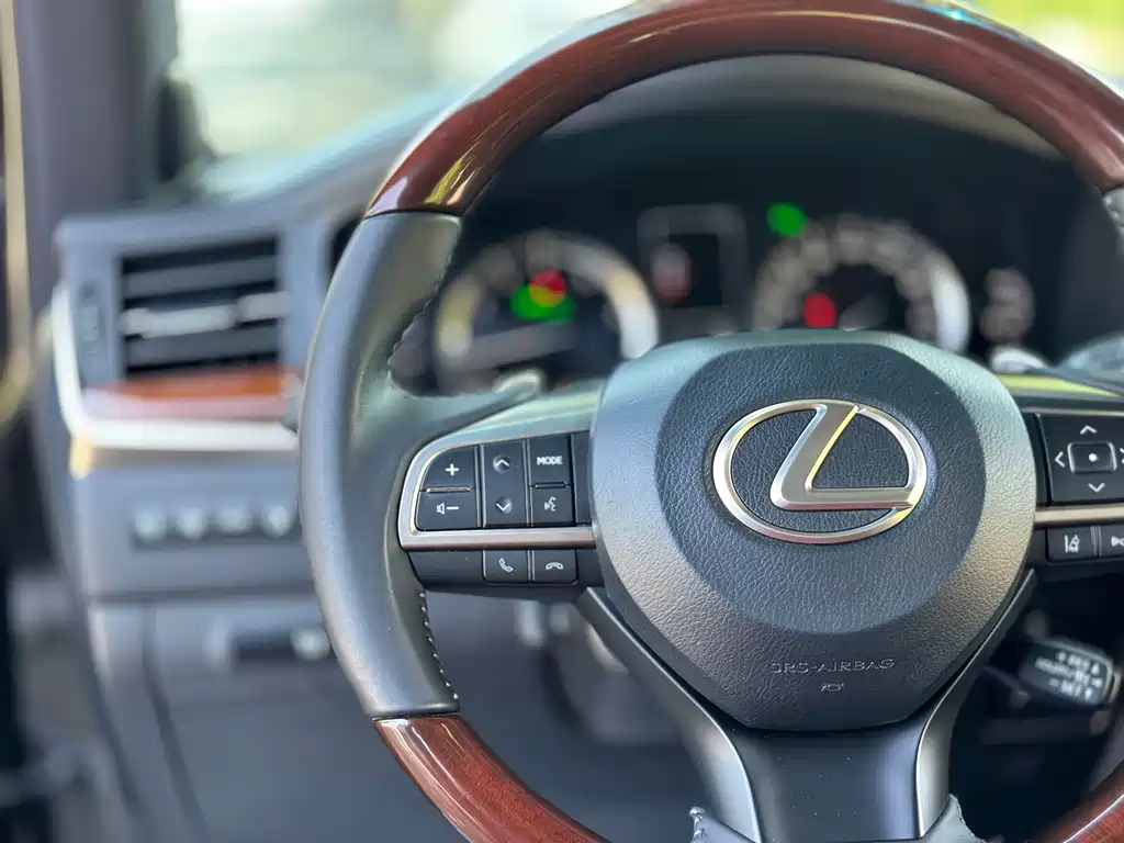 Lexus LX — фото 17