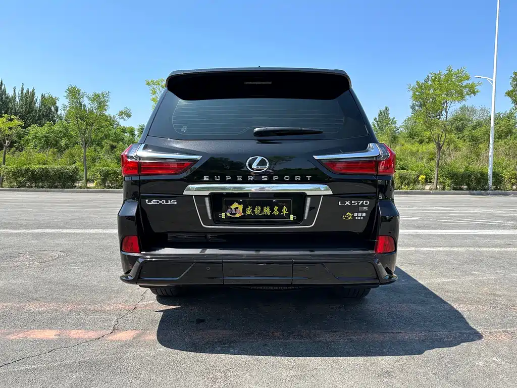 Lexus LX — фото 5