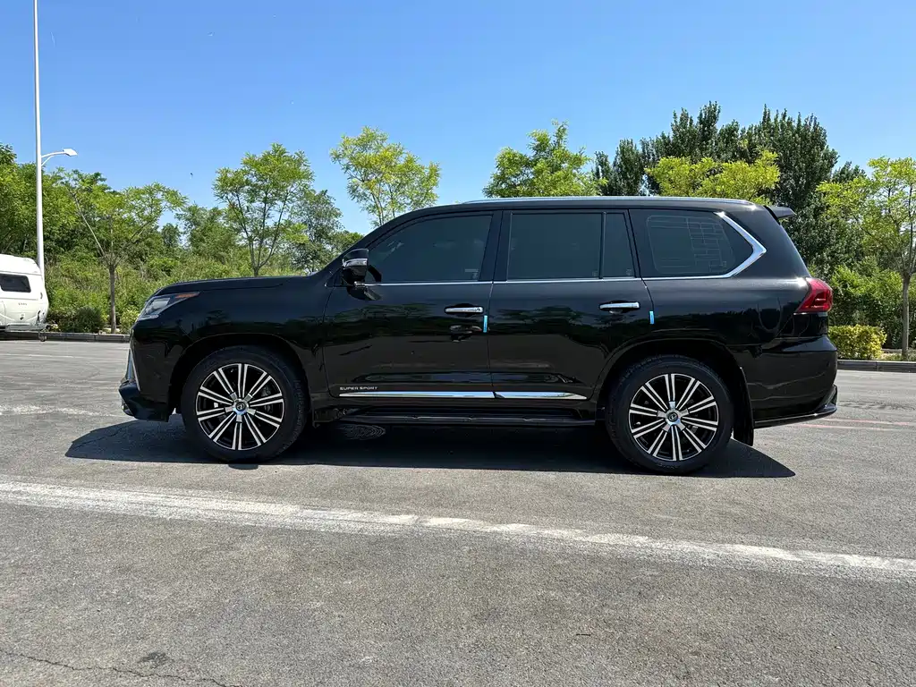 Lexus LX — фото 7