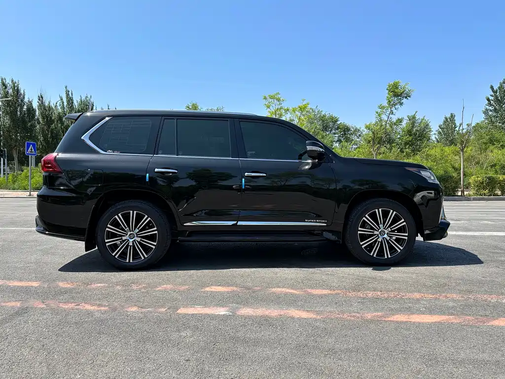 Lexus LX — фото 8