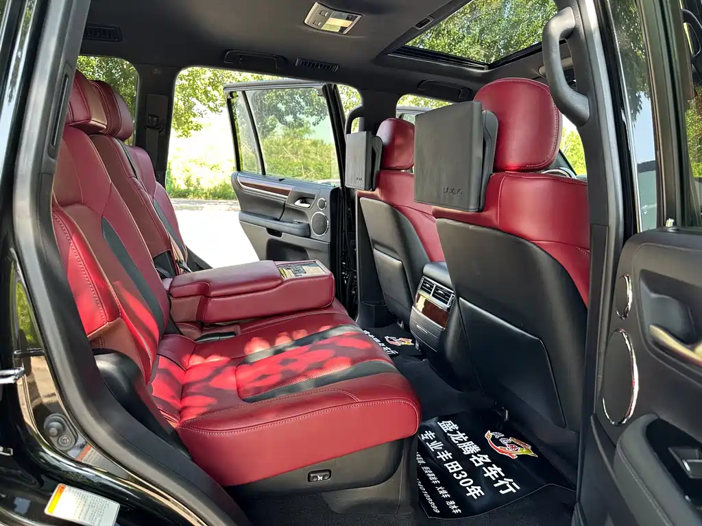 Lexus LX — фото 10