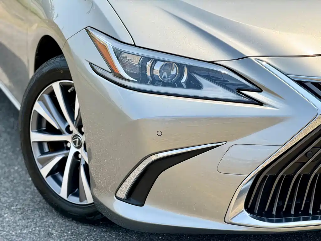 Lexus ES — фото 18