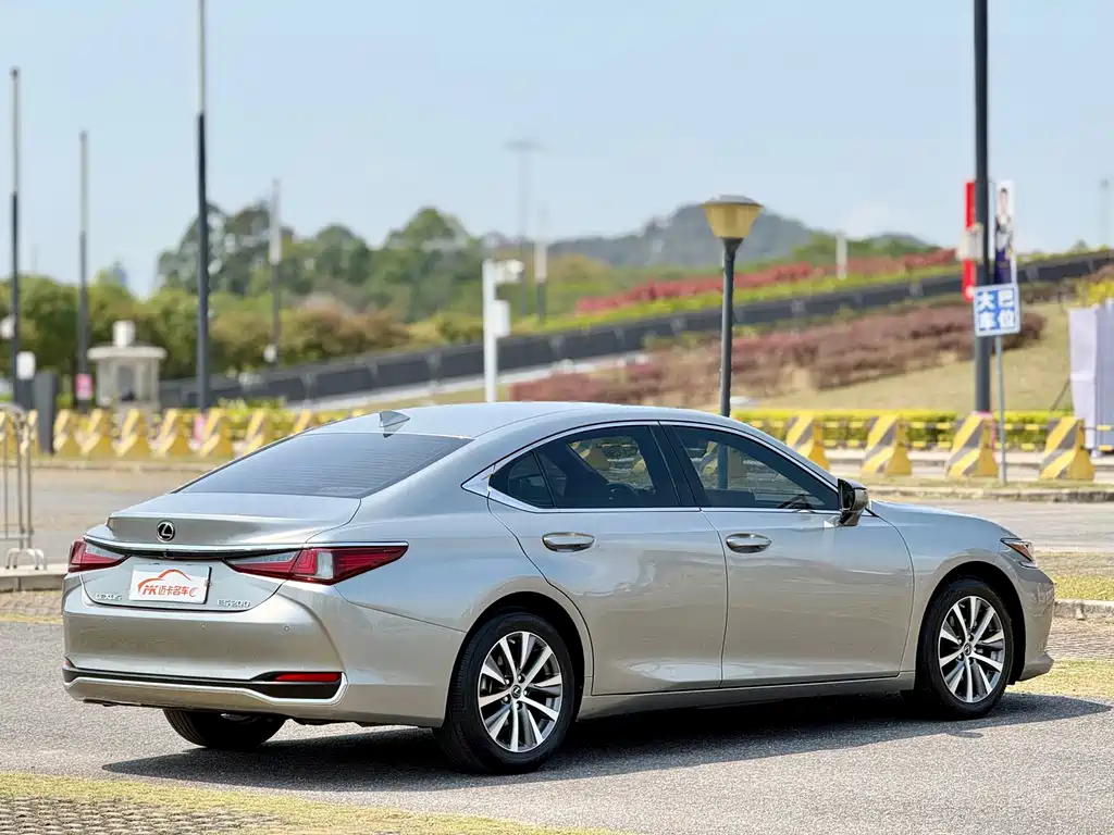 Lexus ES — фото 4