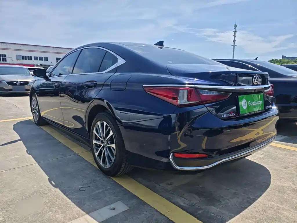 Lexus ES — фото 5